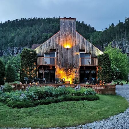 Auberge Du Jardin Petit-Saguenay ภายนอก รูปภาพ