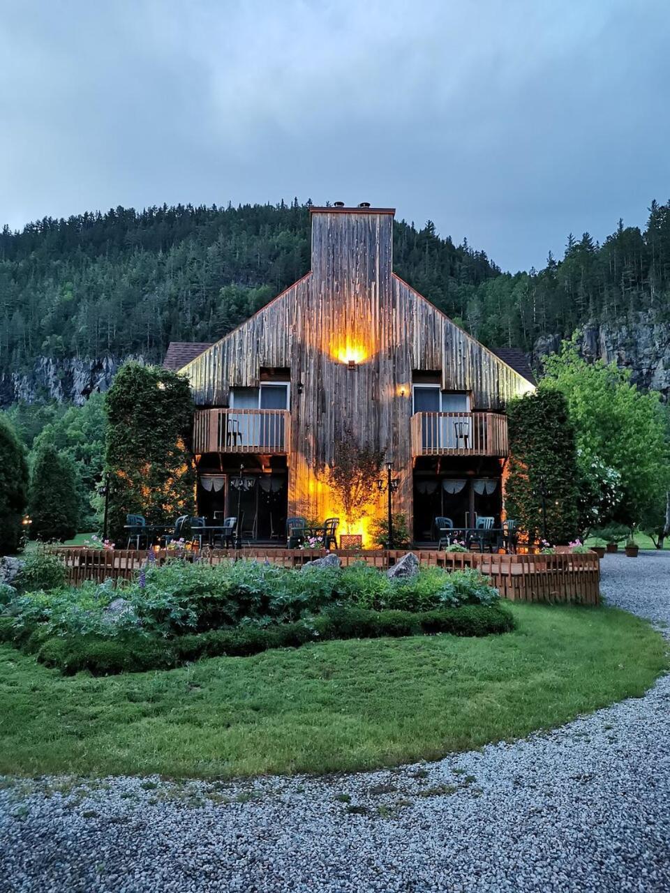 Auberge Du Jardin Petit-Saguenay ภายนอก รูปภาพ
